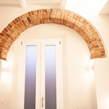 Switch 312 招待所 4*